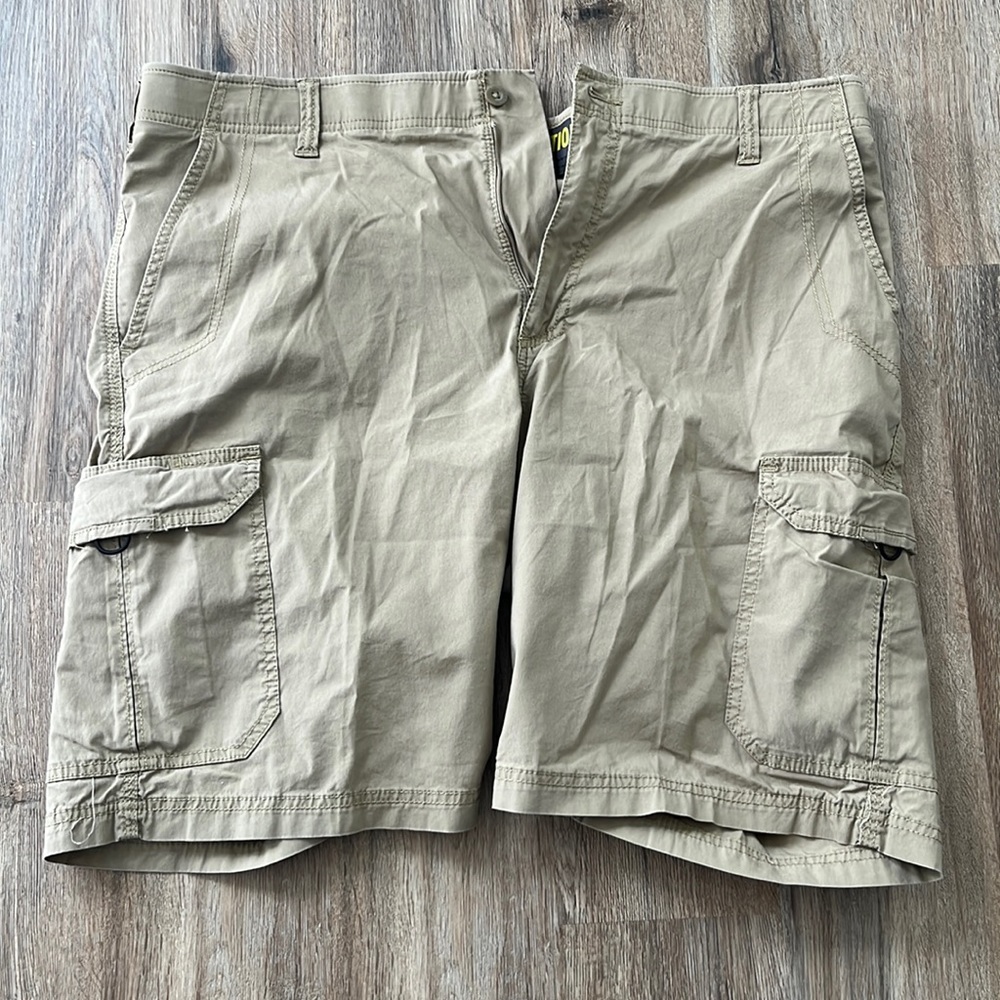 Mens Lee shorts size 40